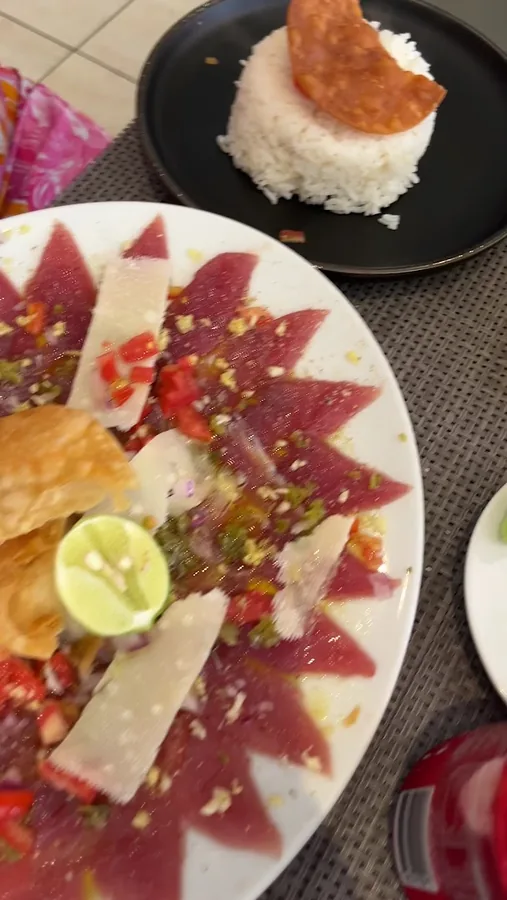 Moko Café, poisson cru et tartare de thon rouge avec riz